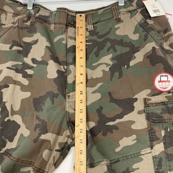 Men's Wrangler Camo Cargo Shorts  Stretch Relaxed Fit Tech Pocket size 46 new - Picture 9 of 16